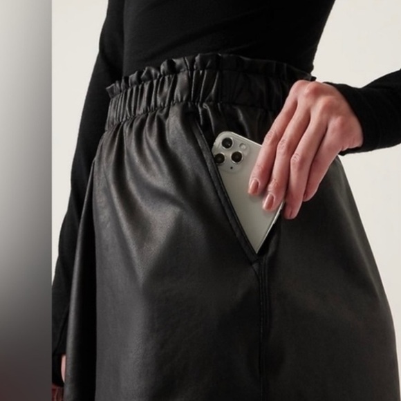 NWT Athleta Gleam Shorts Black Large Relaxed Pull On Elastic Waist Faux Leather - Picture 2 of 15